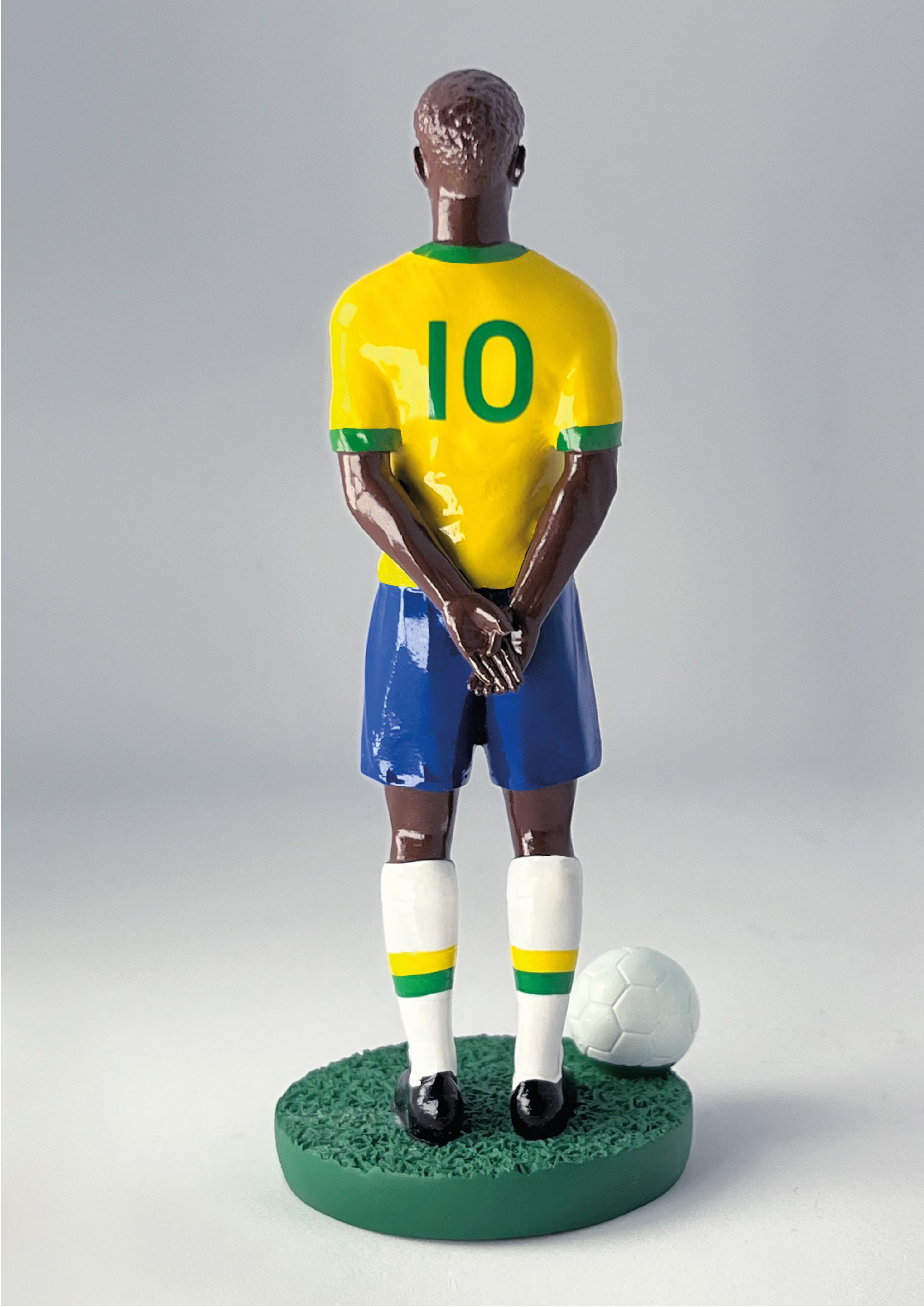 Figurine de collection Match Day FC équipe du Brésil, maillot jaune et short bleu, vue de dos.
