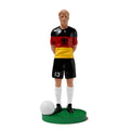 Figurine de collection Match Day FC équipe d'Allemagne, maillot noir rouge or à l'aigle, vue de face.