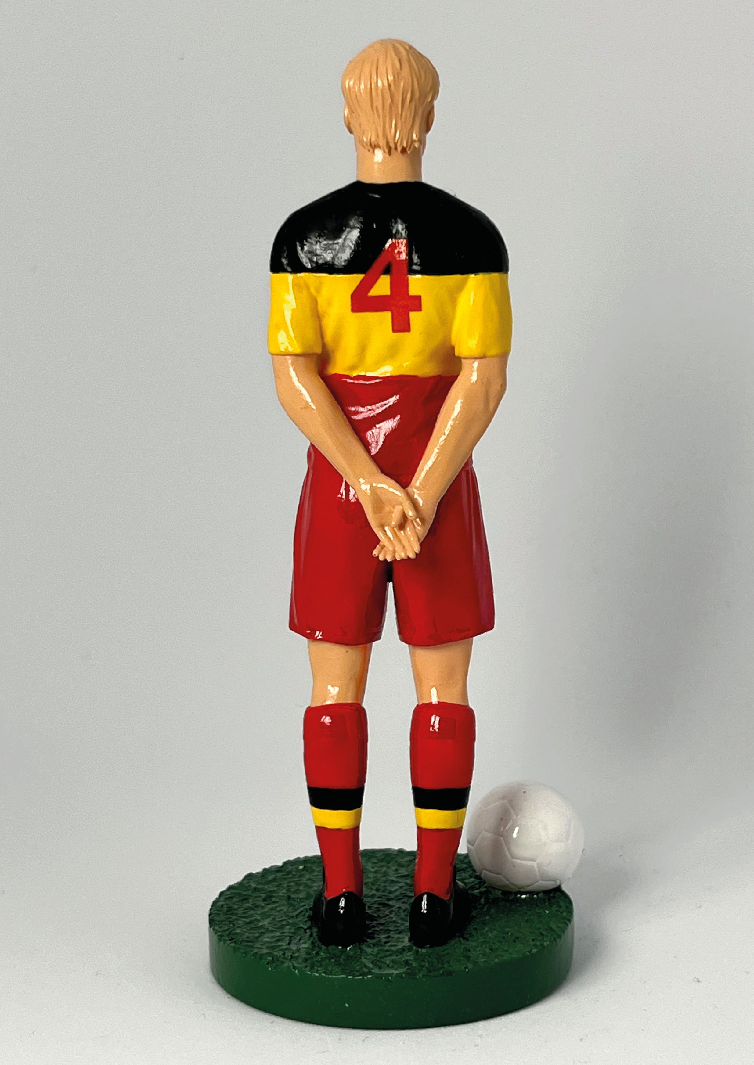 Figurine de collection Match Day FC équipe de Belgique, maillot noir jaune rouge au lion, vue de dos.