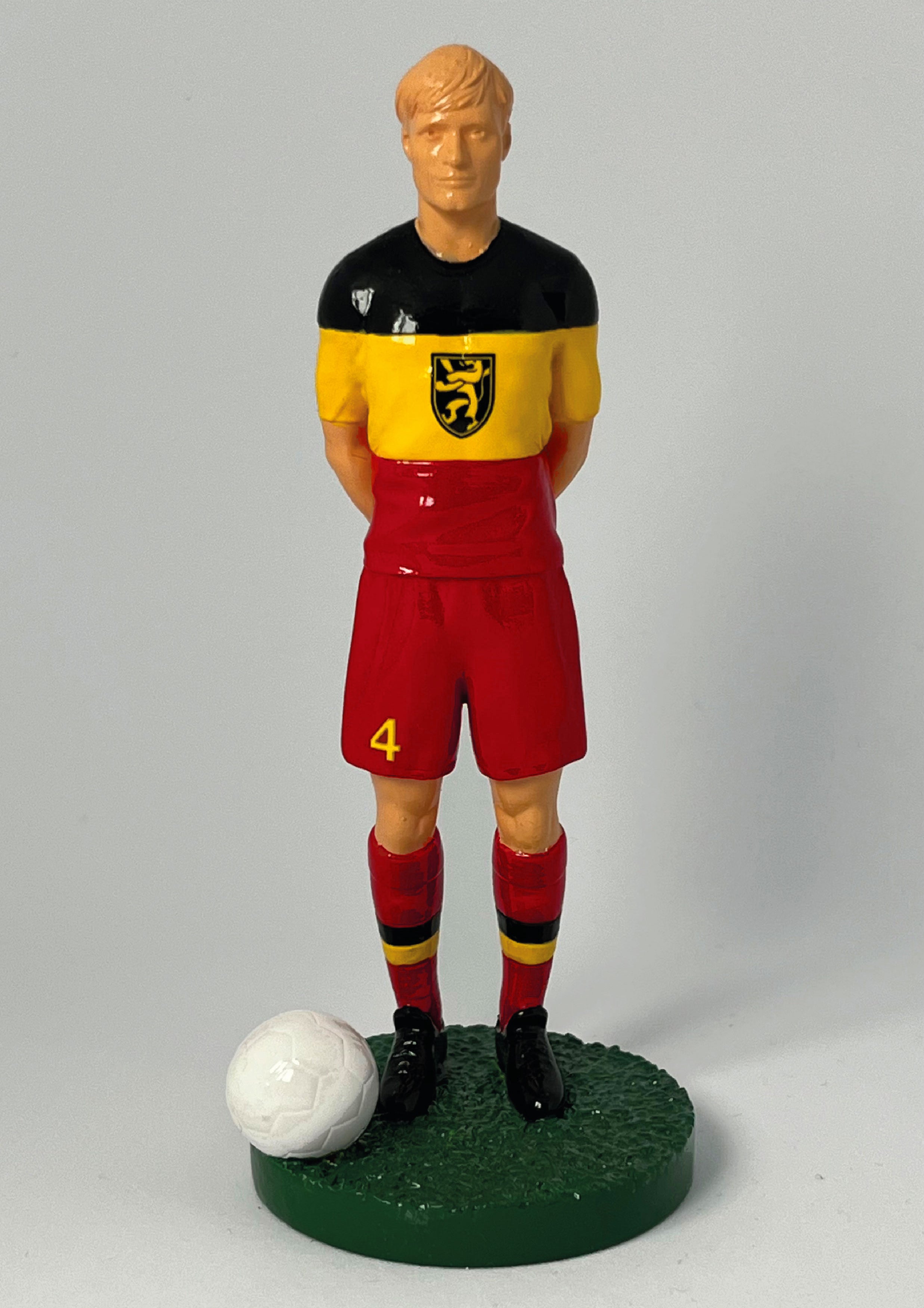 Figurine de collection Match Day FC équipe de Belgique, maillot noir jaune rouge au lion, gros plan de face.